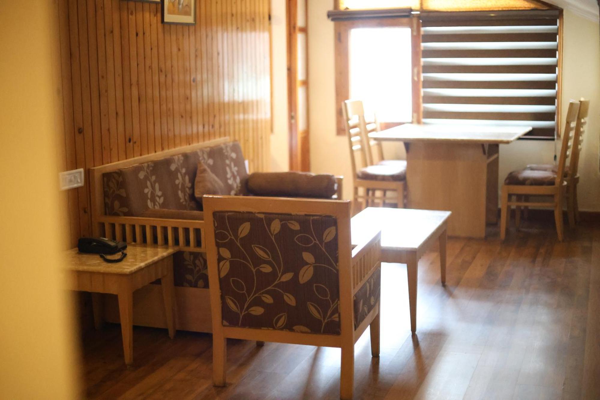 Hotel Willow Banks - Boutique 4 Star Hotel On The Mall Road Shimla Dış mekan fotoğraf