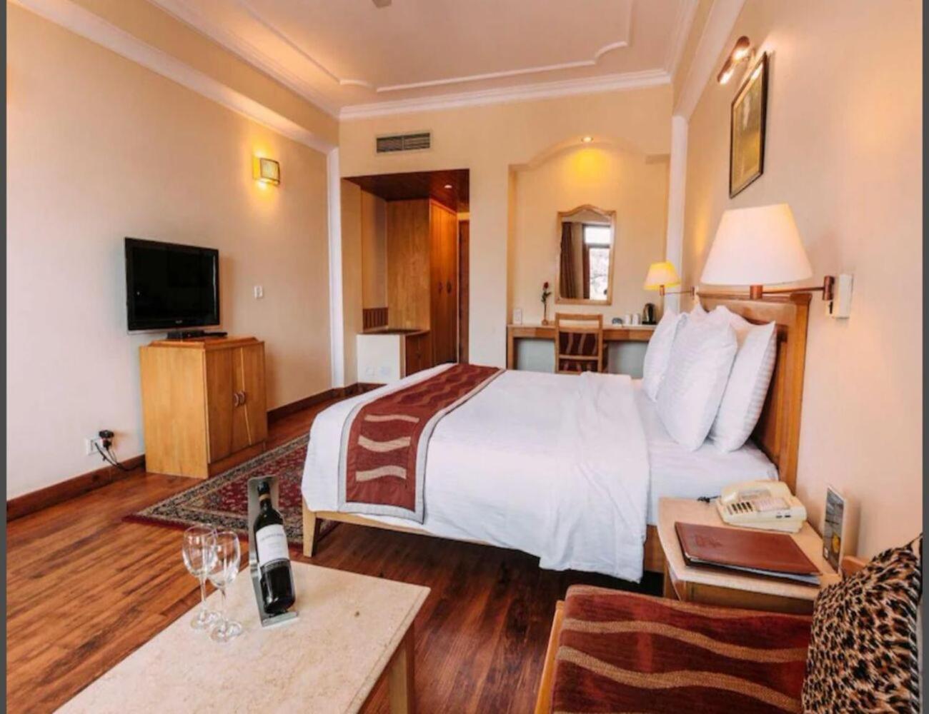Hotel Willow Banks - Boutique 4 Star Hotel On The Mall Road Shimla Dış mekan fotoğraf