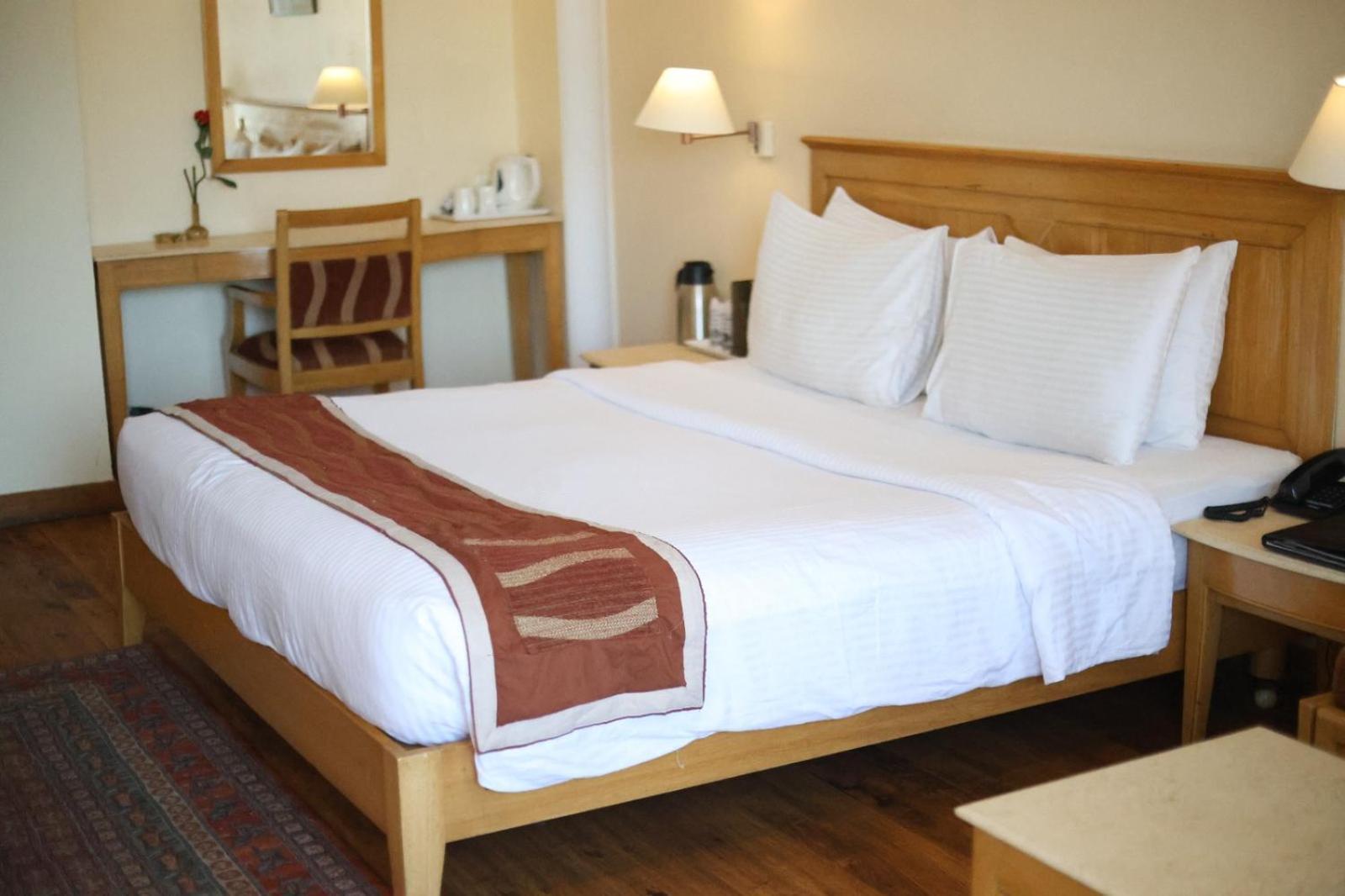 Hotel Willow Banks - Boutique 4 Star Hotel On The Mall Road Shimla Dış mekan fotoğraf